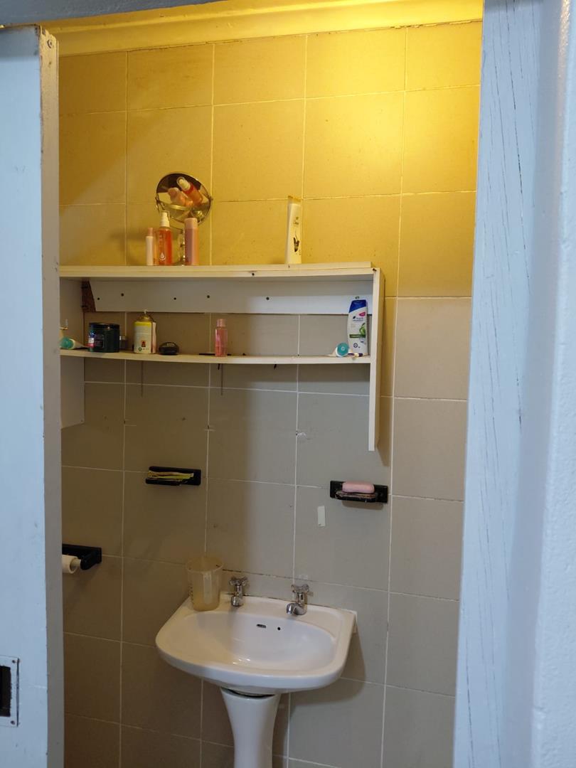 To Let 1 Bedroom Property for Rent in Oakdale Western Cape